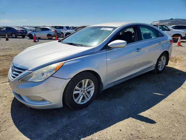 2013 HYUNDAI SONATA GLS/ GLS Popular — Front 3/4