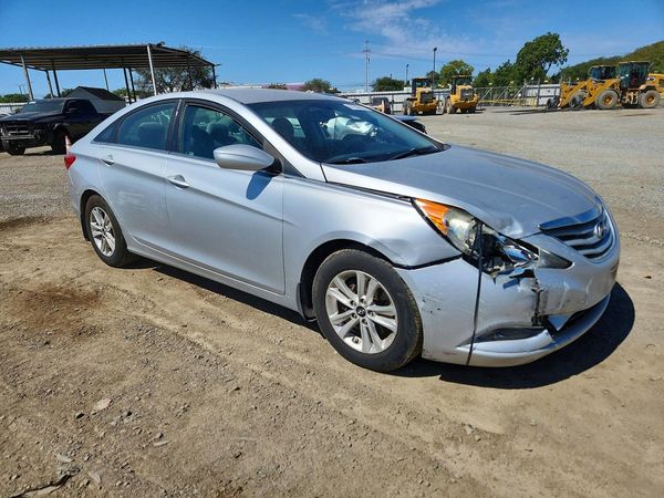 2013 HYUNDAI SONATA GLS/ GLS Popular — Passenger 3/4