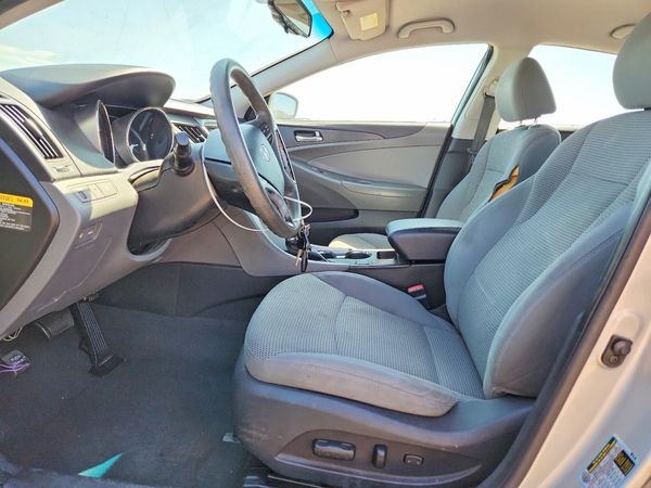2013 HYUNDAI SONATA GLS/ GLS Popular — DENT