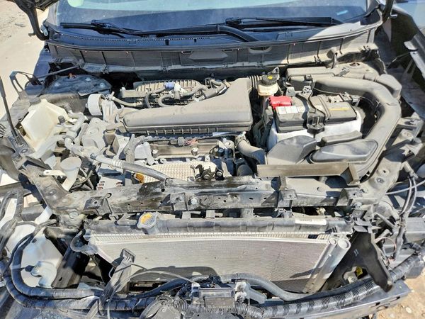 2019 NISSAN ROGUE — Engine bay