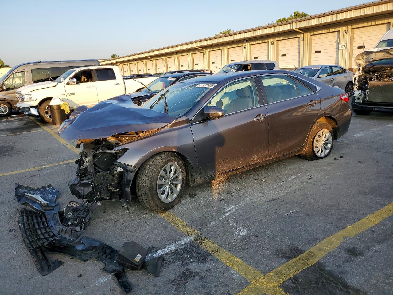 2016 TOYOTA CAMRY — Front 3/4