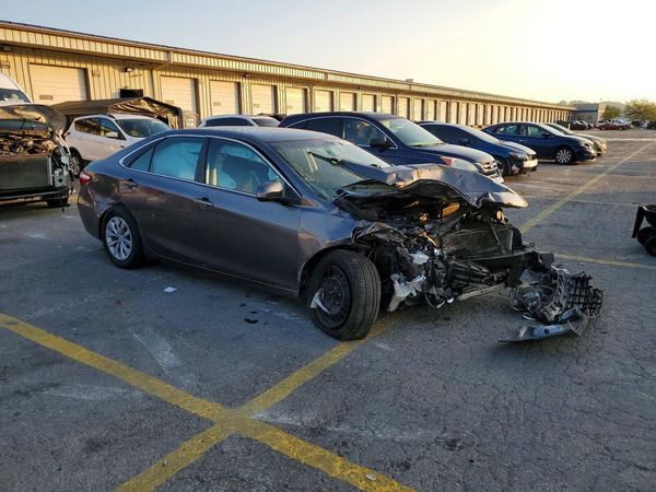 2016 TOYOTA CAMRY — Passenger 3/4
