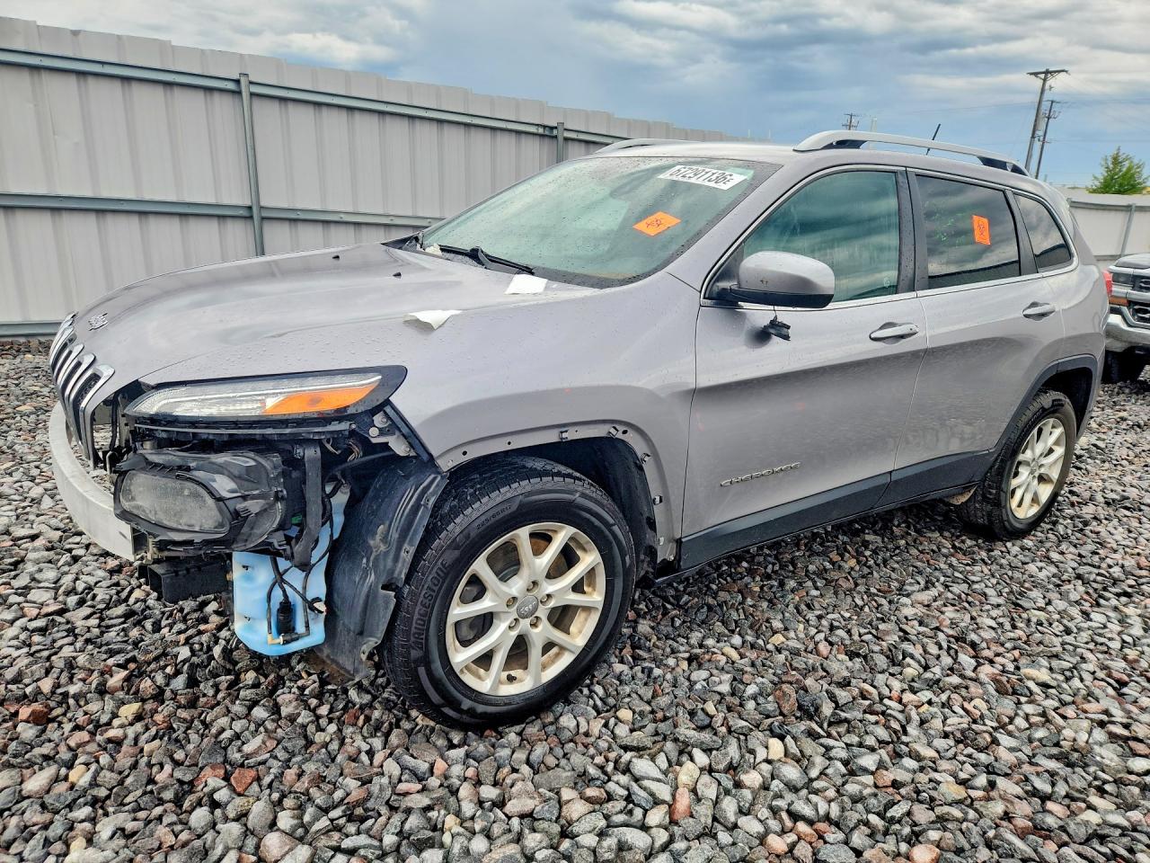 2018 JEEP CHEROKEE Latitude Plus — Front 3/4
