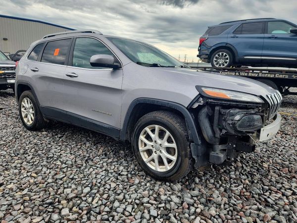 2018 JEEP CHEROKEE Latitude Plus — Passenger 3/4