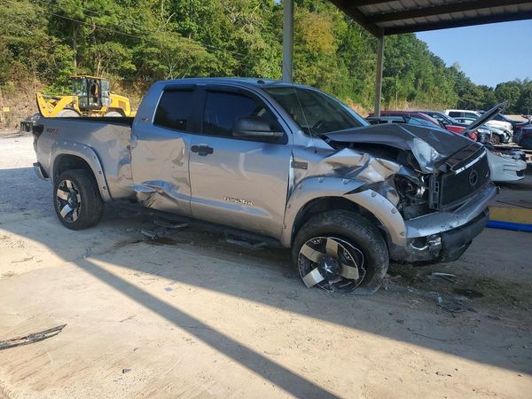 2013 TOYOTA TUNDRA SR5 — Passenger 3/4