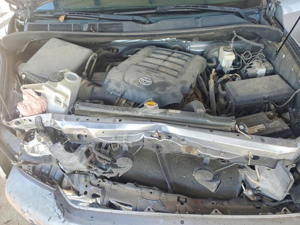 2013 TOYOTA TUNDRA SR5 — Engine bay