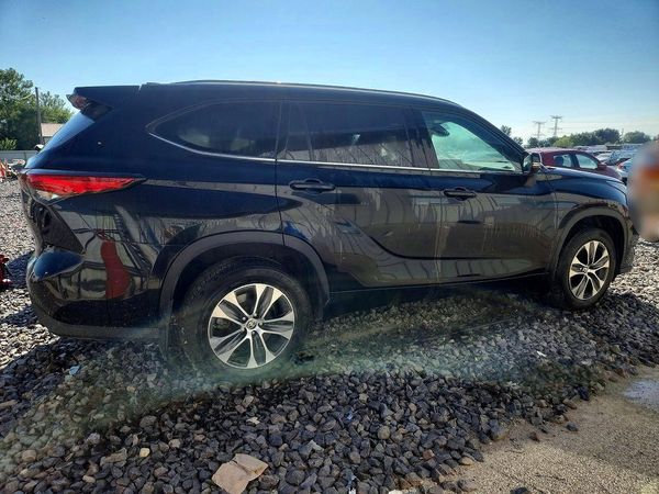 2021 TOYOTA HIGHLANDER XLE Nav