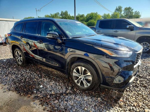 2021 TOYOTA HIGHLANDER XLE Nav