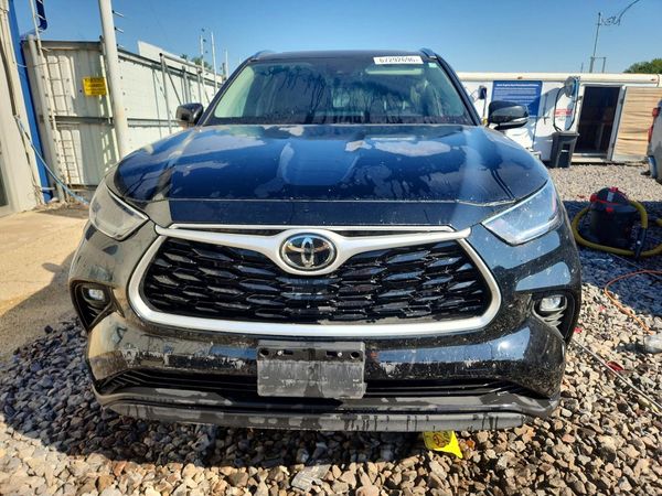 2021 TOYOTA HIGHLANDER XLE Nav