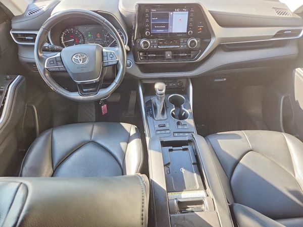 2021 TOYOTA HIGHLANDER XLE Nav
