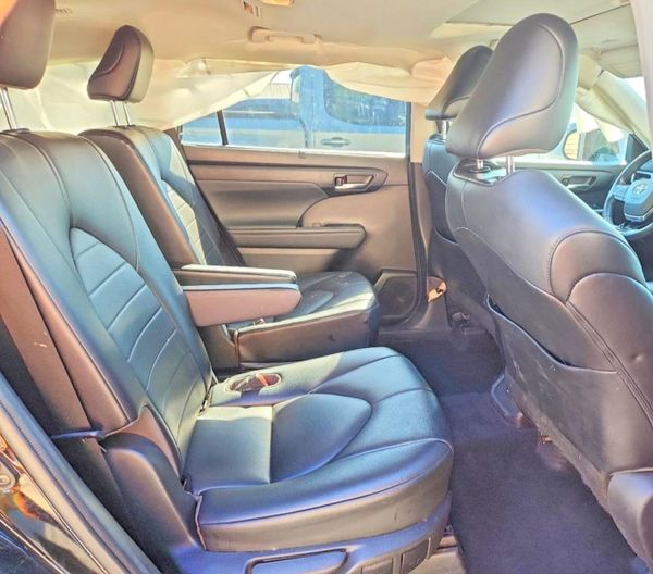 2021 TOYOTA HIGHLANDER XLE Nav