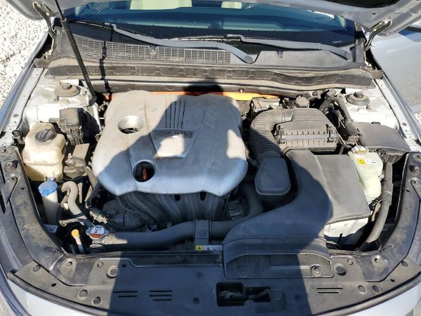 2014 KIA OPTIMA GL - Middle-low — Engine bay