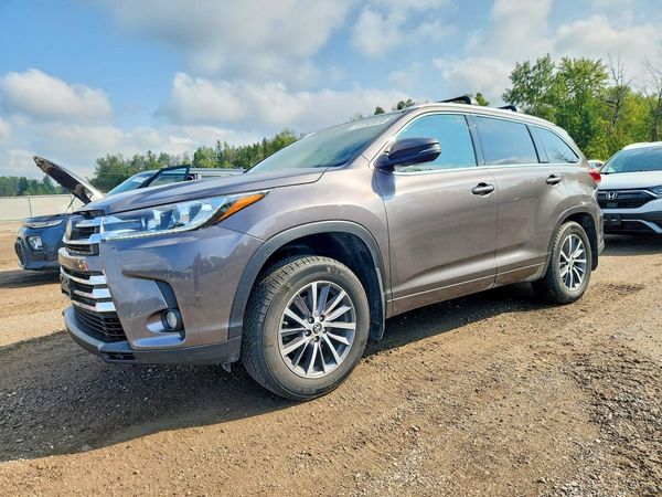 2017 TOYOTA HIGHLANDER