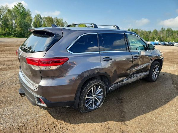 2017 TOYOTA HIGHLANDER