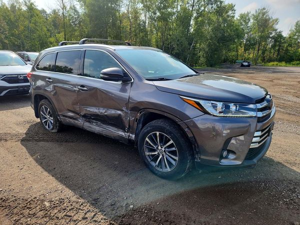 2017 TOYOTA HIGHLANDER