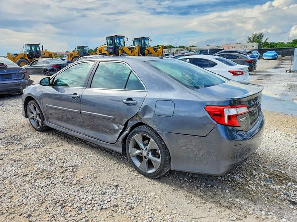 2014 TOYOTA CAMRY