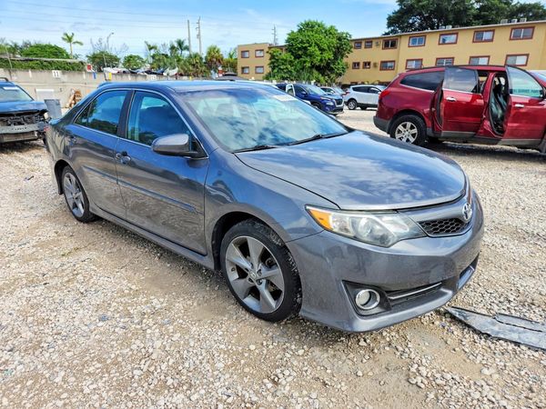 2014 TOYOTA CAMRY