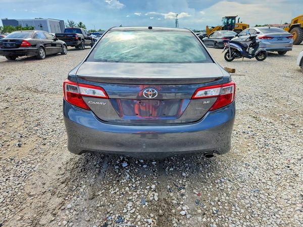 2014 TOYOTA CAMRY