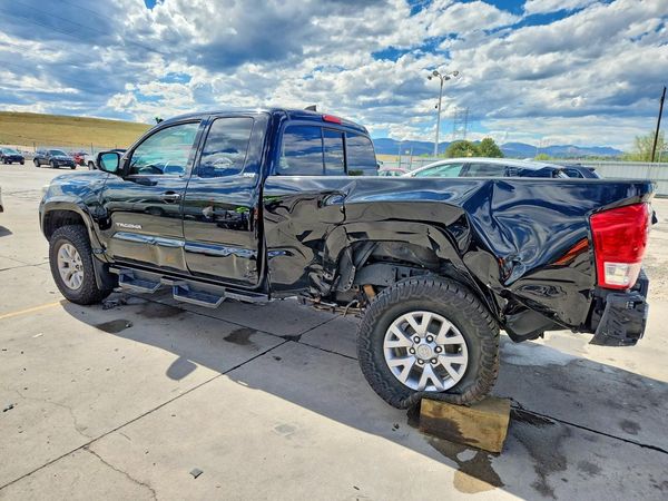 2017 TOYOTA TACOMA
