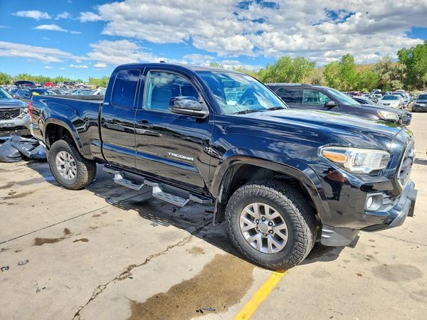 2017 TOYOTA TACOMA