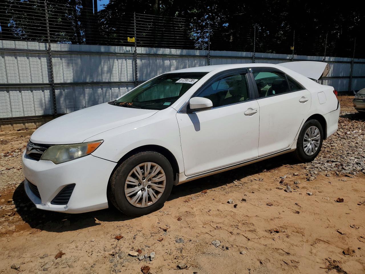 2013 TOYOTA CAMRY — Front 3/4