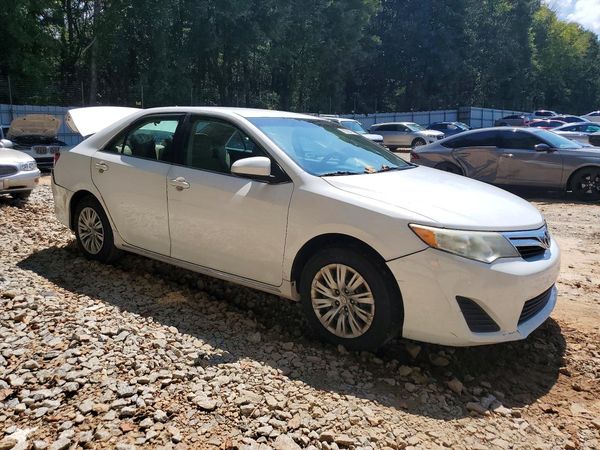 2013 TOYOTA CAMRY — Passenger 3/4