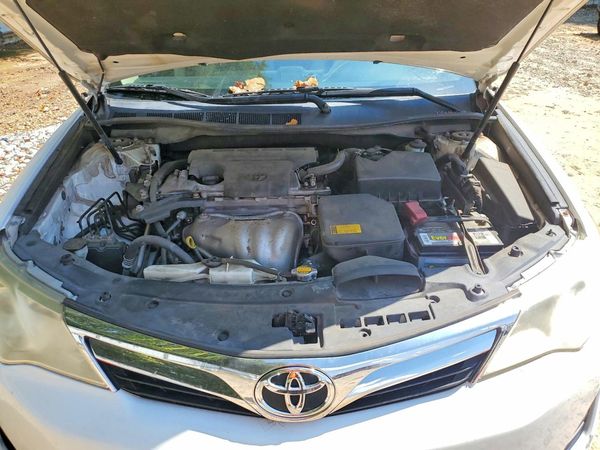 2013 TOYOTA CAMRY — Engine bay