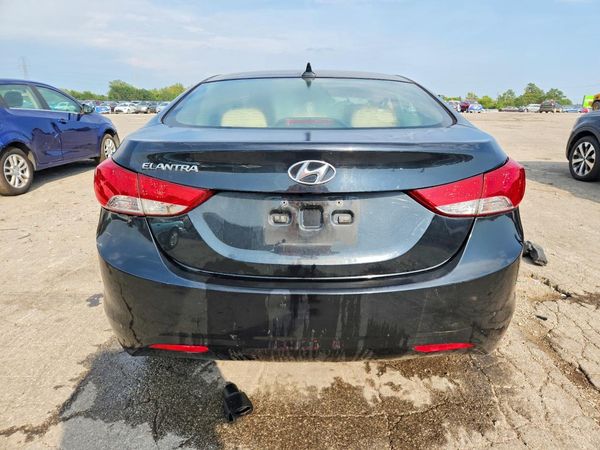 2013 HYUNDAI ELANTRA