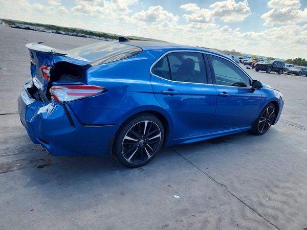 2018 TOYOTA CAMRY
