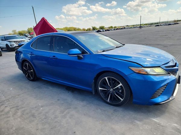 2018 TOYOTA CAMRY