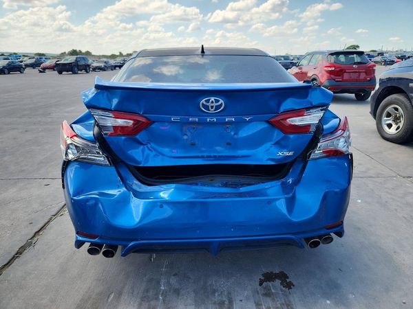 2018 TOYOTA CAMRY