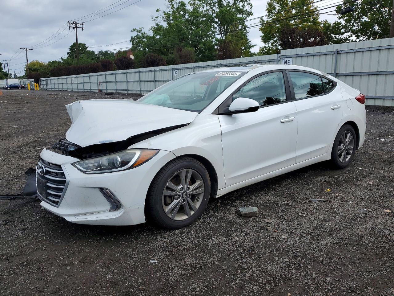 2017 HYUNDAI ELANTRA — Front 3/4