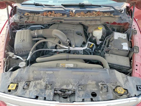 2014 RAM 1500 Laramie — Engine bay
