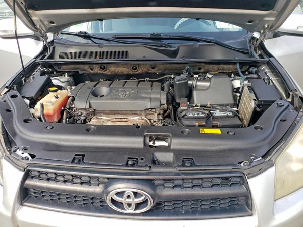 2012 TOYOTA RAV4 Sports — Engine bay