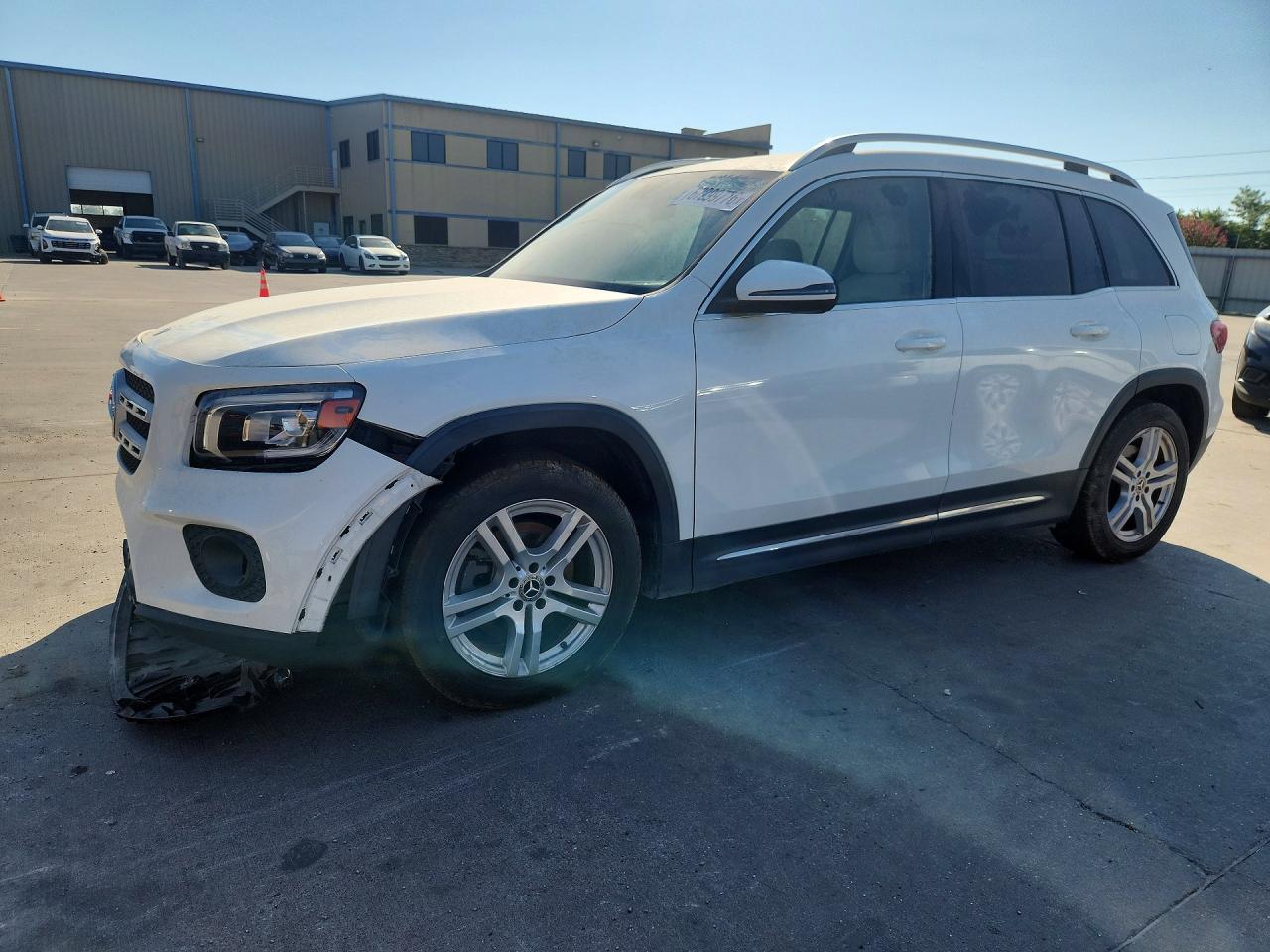 2020 MERCEDES-BENZ GLB-CLASS — Front 3/4