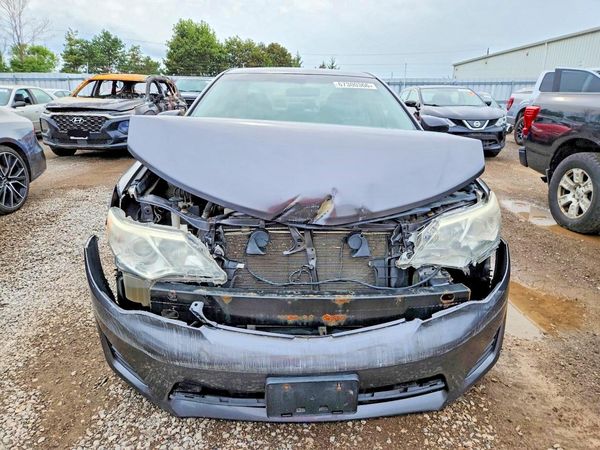 2014 TOYOTA CAMRY