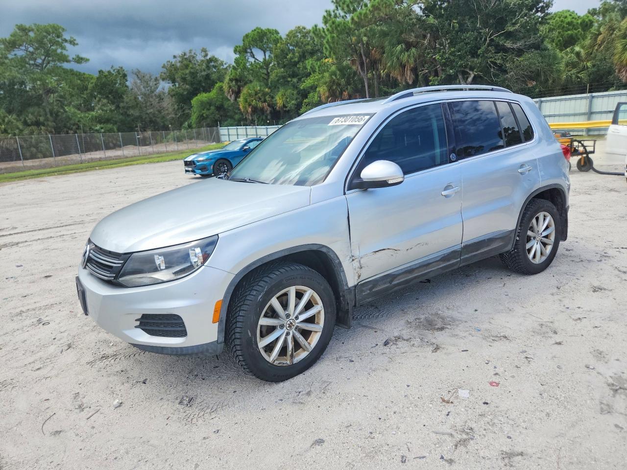 2017 VOLKSWAGEN TIGUAN Wolfsburg 4Motion — Front 3/4