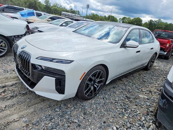 2025 BMW 740