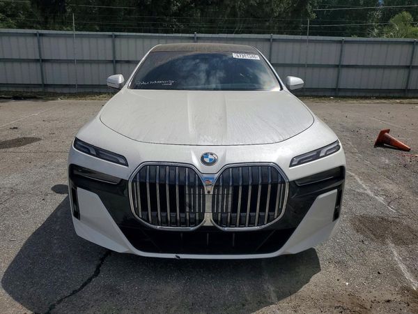 2025 BMW 740 xDrive