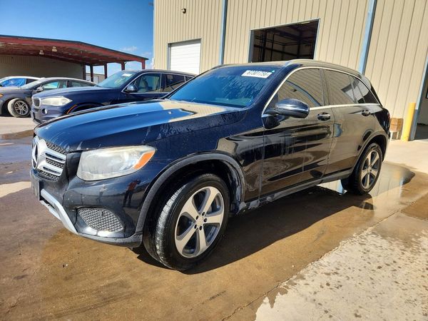 2017 MERCEDES-BENZ GLC-CLASS GLC300 — Front 3/4