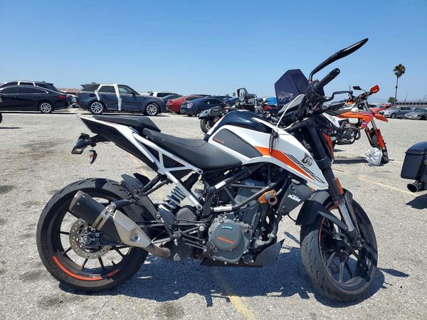 2021 KTM 390