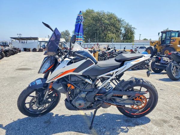 2021 KTM 390