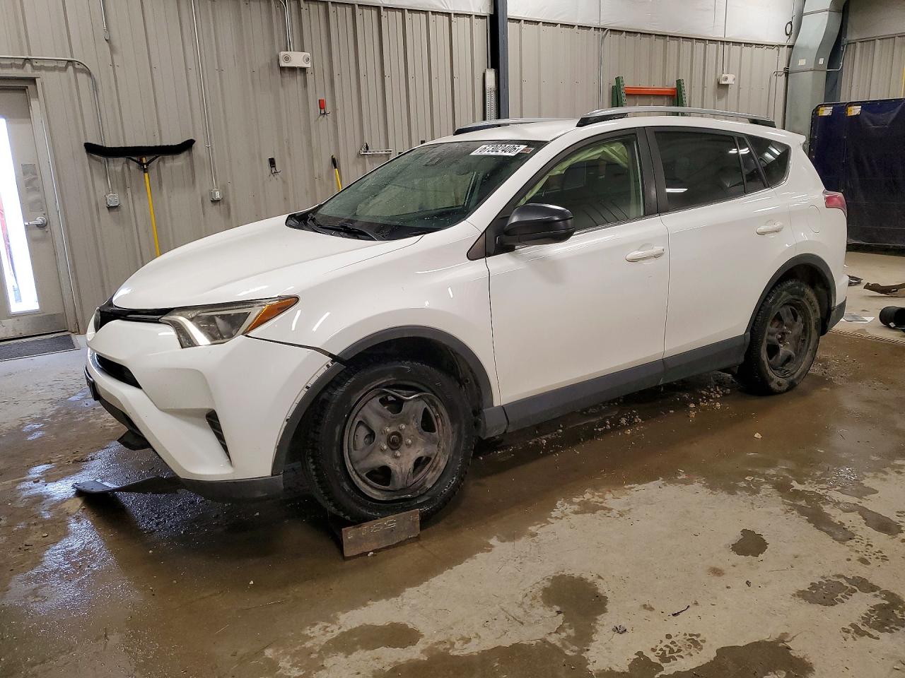 2018 TOYOTA RAV4 LE — Front 3/4