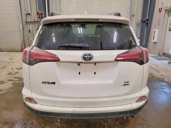 2018 TOYOTA RAV4 LE — DIRR