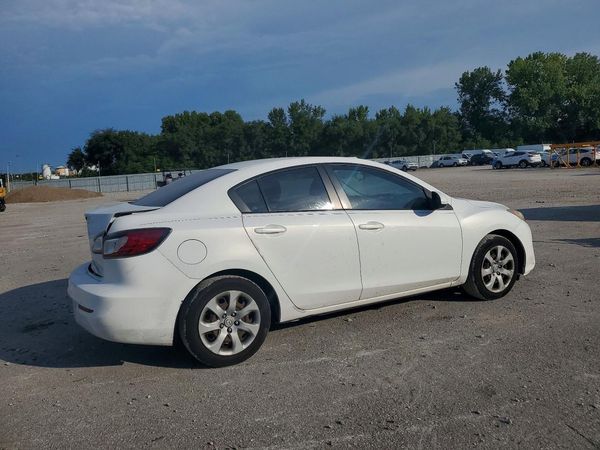 2013 MAZDA 3
