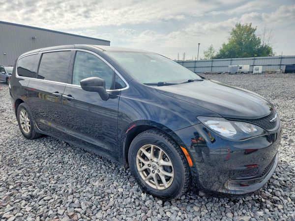 2022 CHRYSLER VOYAGER