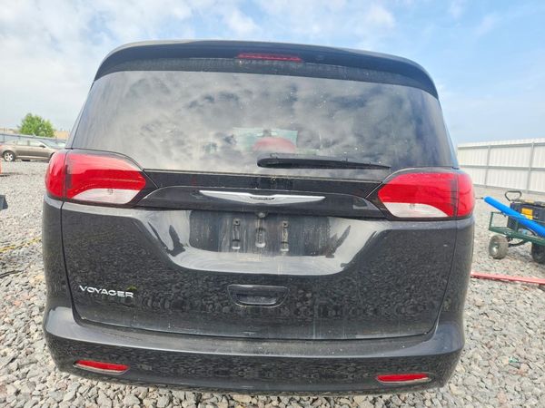 2022 CHRYSLER VOYAGER