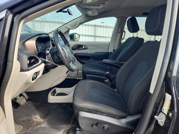 2022 CHRYSLER VOYAGER