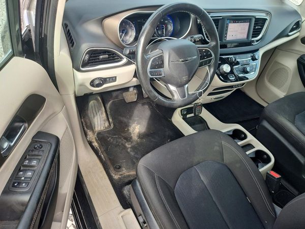2022 CHRYSLER VOYAGER