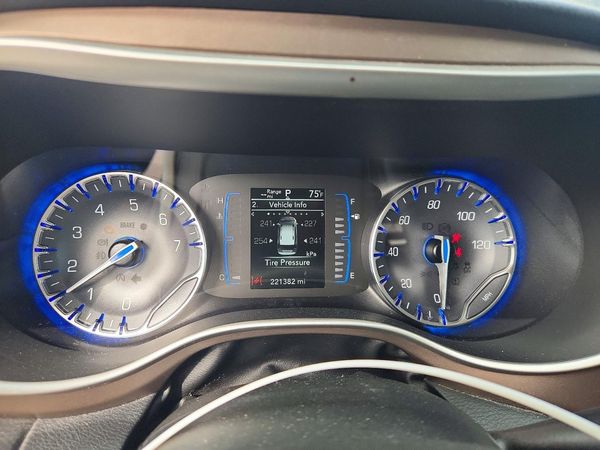 2022 CHRYSLER VOYAGER